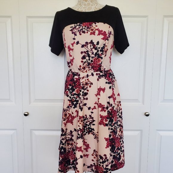 Lane Bryant Floral Dress - Picture 2 of 9